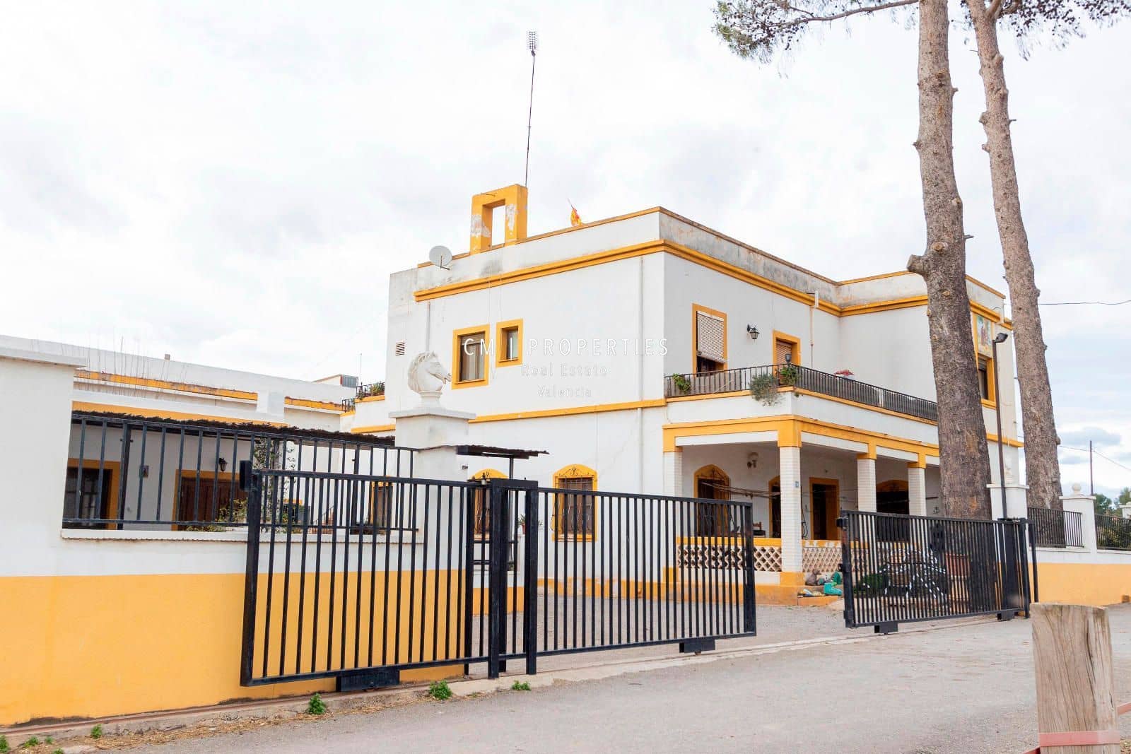 Chalet de 10 habitaciones en Riba-roja de Túria en venta - 647.000 € (Ref: 8780775)