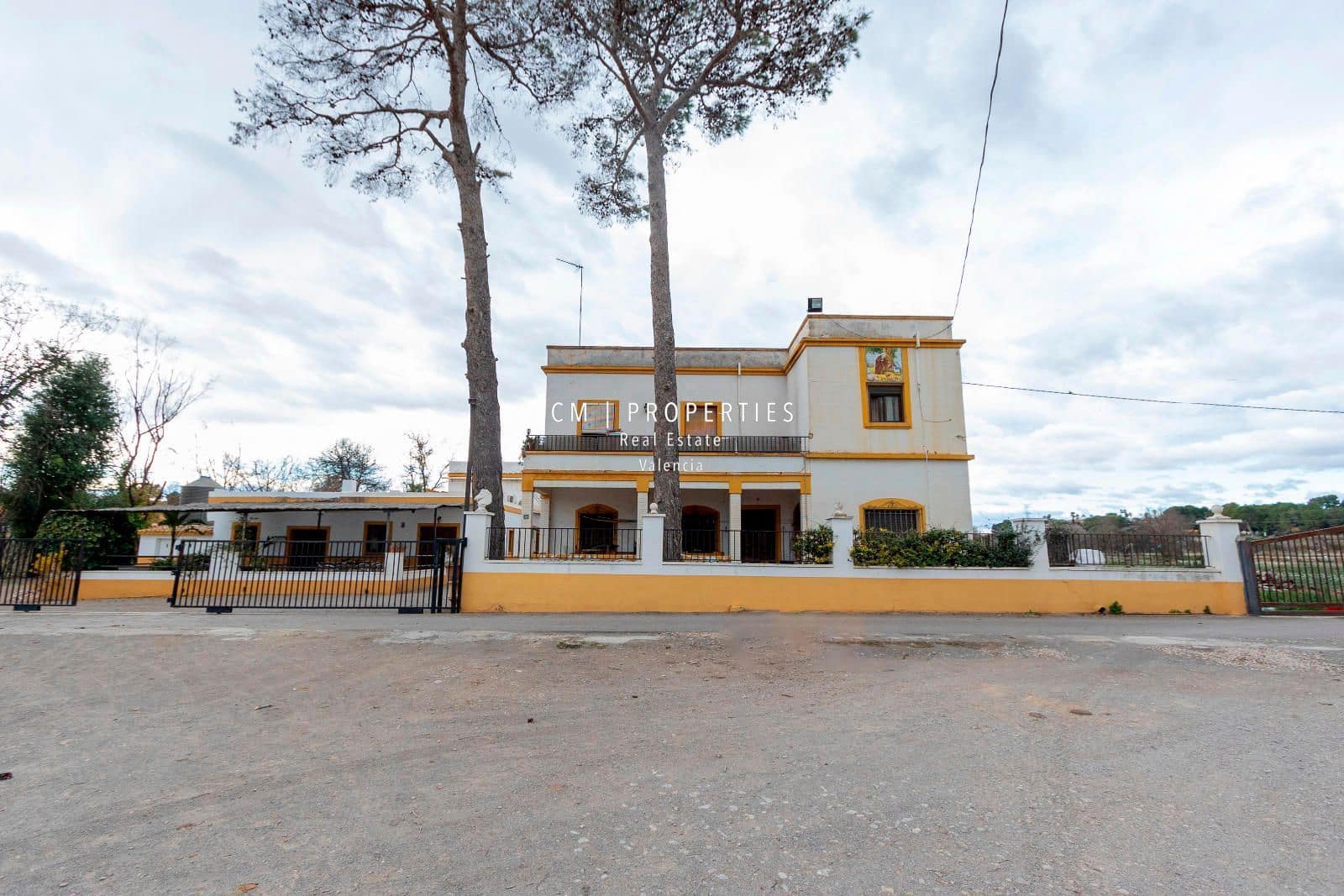 Chalet de 10 habitaciones en Riba-roja de Túria en venta - 647.000 € (Ref: 8780775)