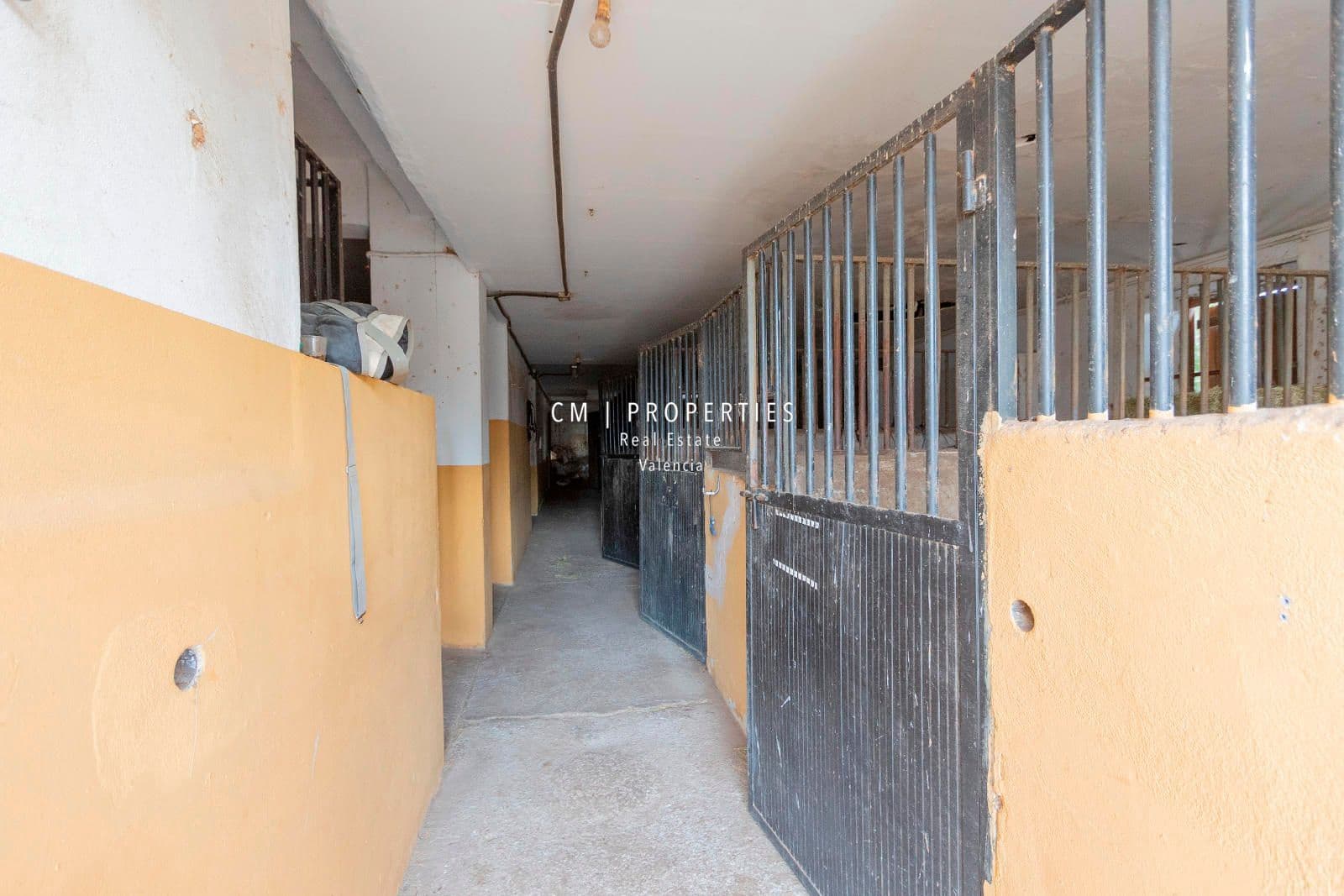 Chalet de 10 habitaciones en Riba-roja de Túria en venta - 647.000 € (Ref: 8780775)