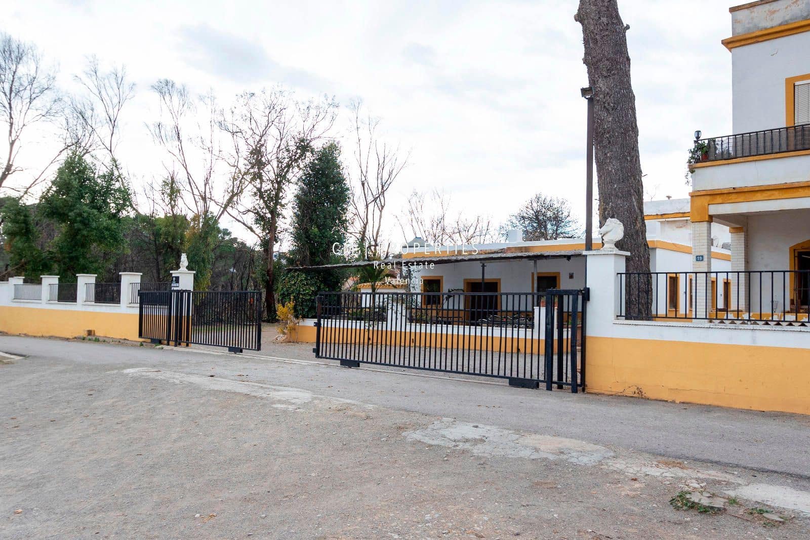 Chalet de 10 habitaciones en Riba-roja de Túria en venta - 647.000 € (Ref: 8780775)