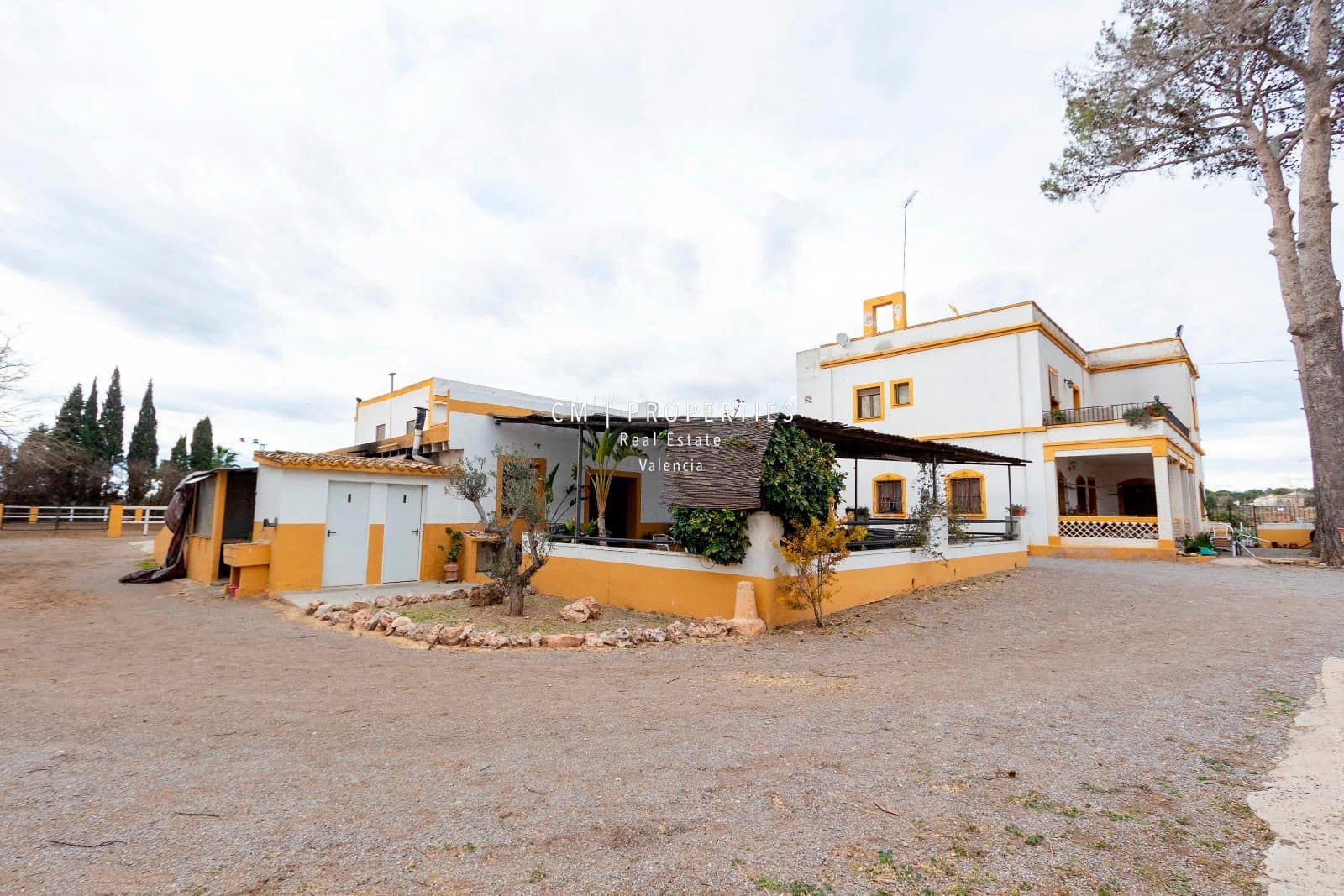 Chalet de 10 habitaciones en Riba-roja de Túria en venta - 647.000 € (Ref: 8780775)
