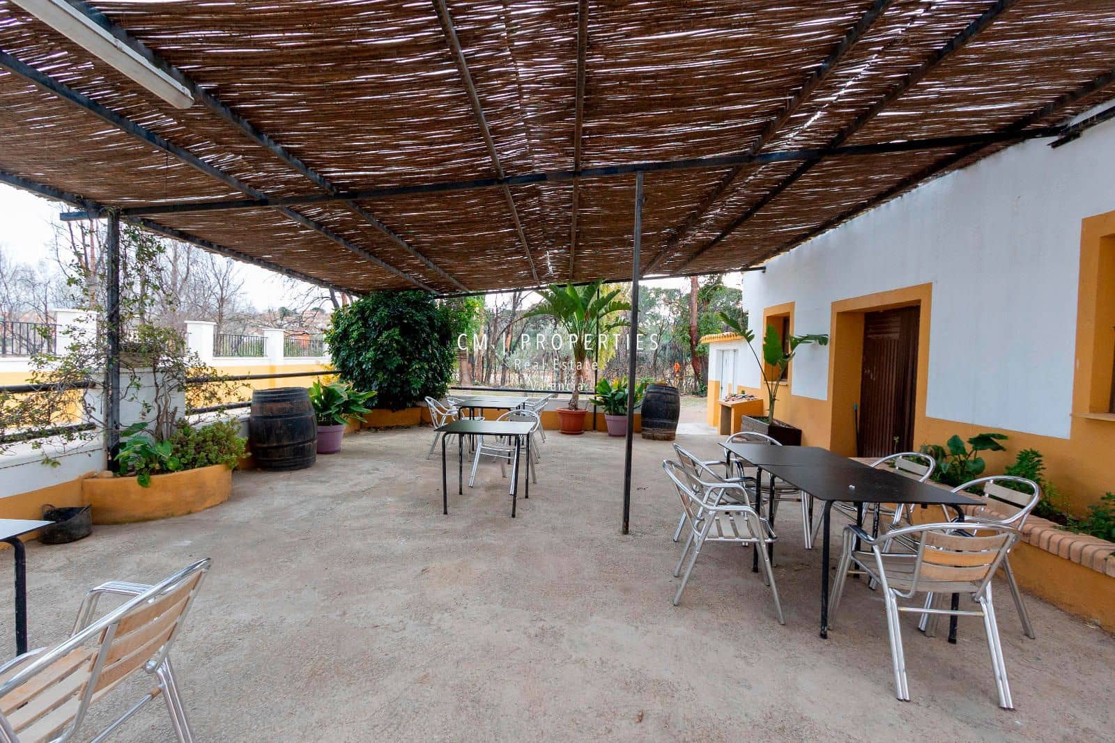 Chalet de 10 habitaciones en Riba-roja de Túria en venta - 647.000 € (Ref: 8780775)