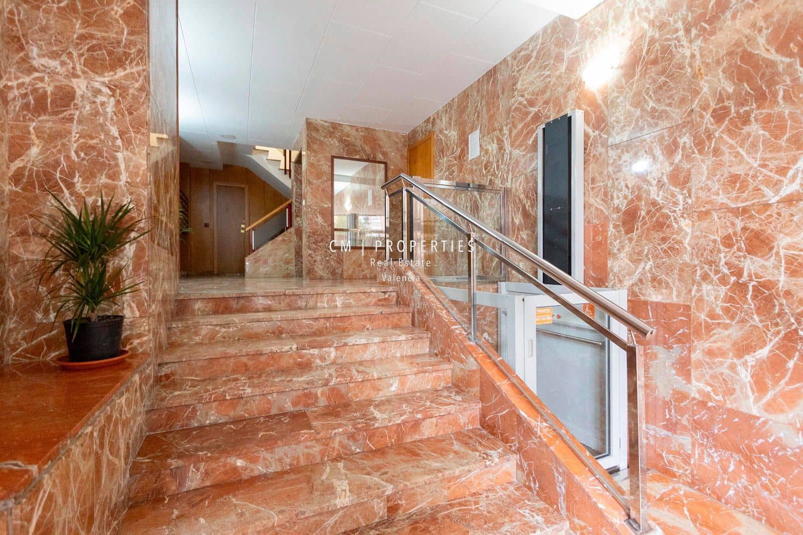 Apartamento para arrendar em Valencia cidade - 1 200 € (Ref: 8850402)