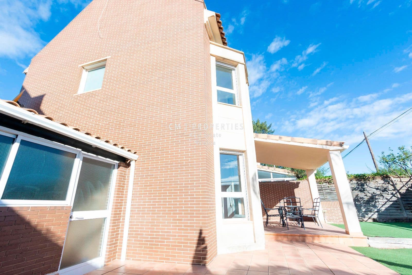 4 bedroom Villa for rent in Betera with pool garage - € 2,500 (Ref: 8868504)