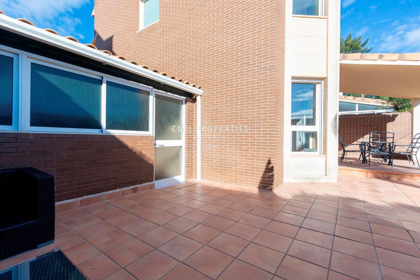 4 bedroom Villa for rent in Betera with pool garage - € 2,500 (Ref: 8868504)