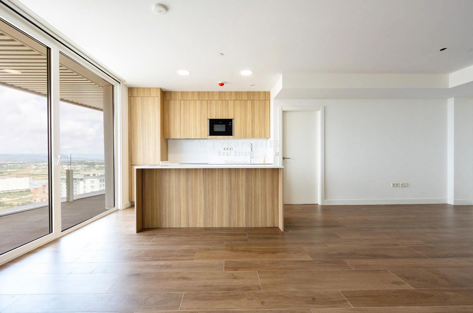 3 bedroom Flat for rent in Valencia city with pool garage - € 3,400 (Ref: 8906506)