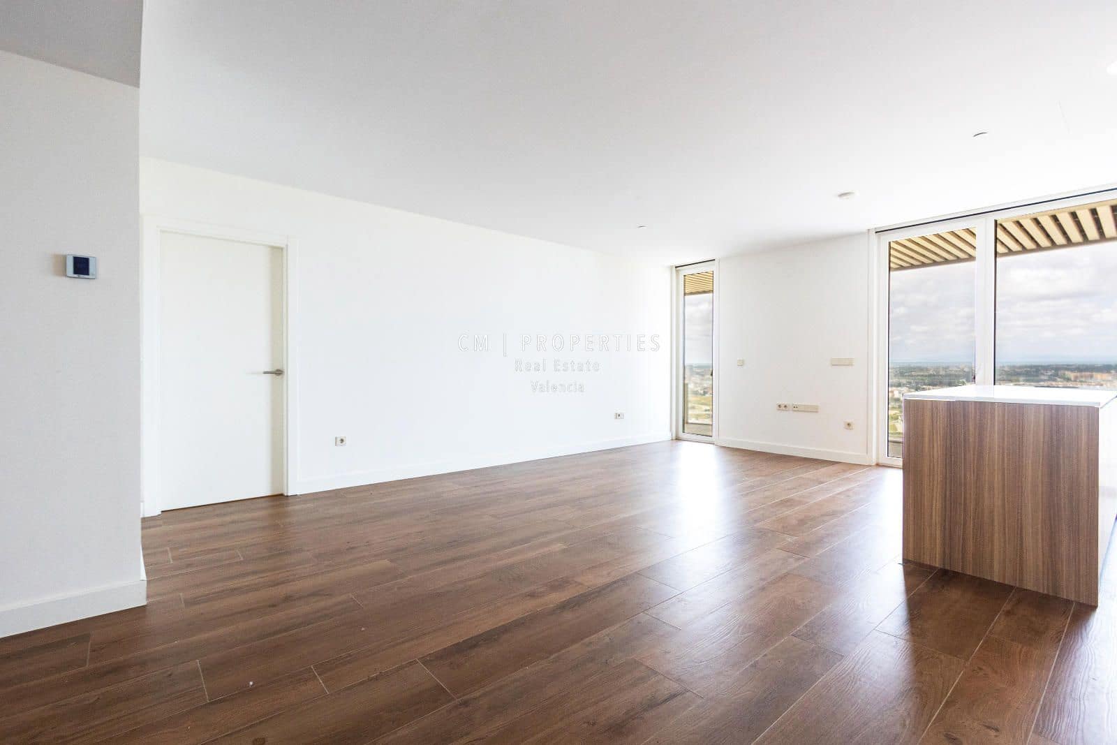 3 bedroom Flat for rent in Valencia city with pool garage - € 3,400 (Ref: 8906506)