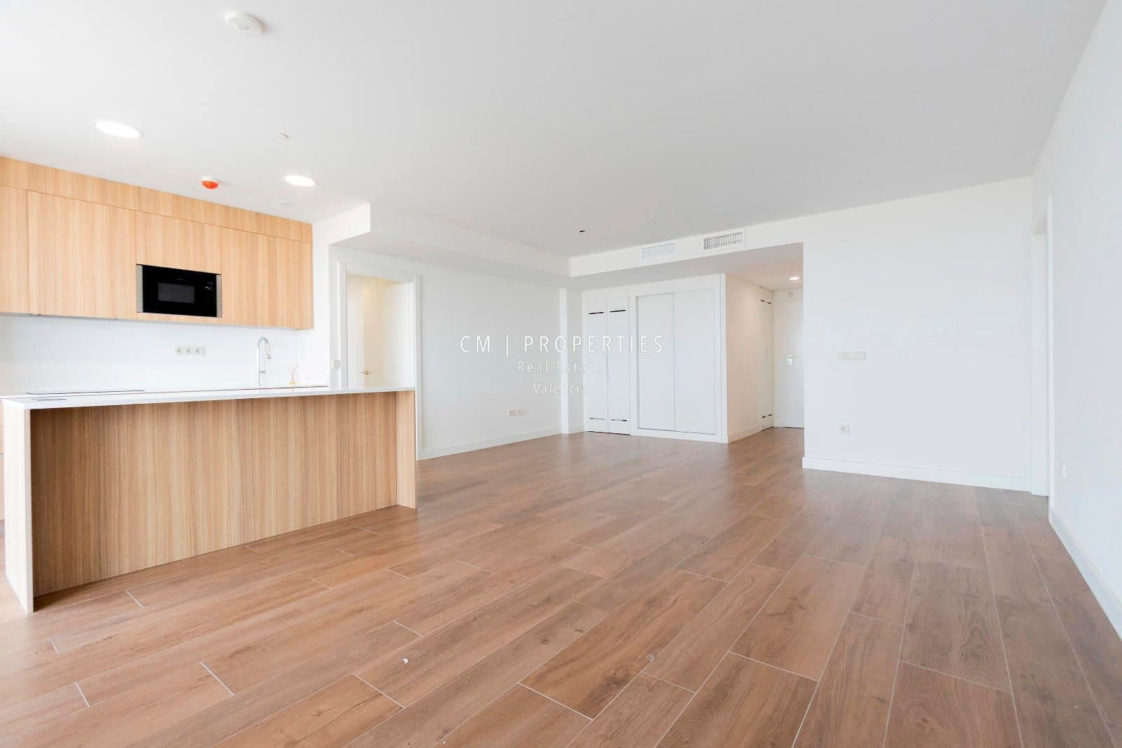 3 bedroom Flat for rent in Valencia city with pool garage - € 3,400 (Ref: 8906506)