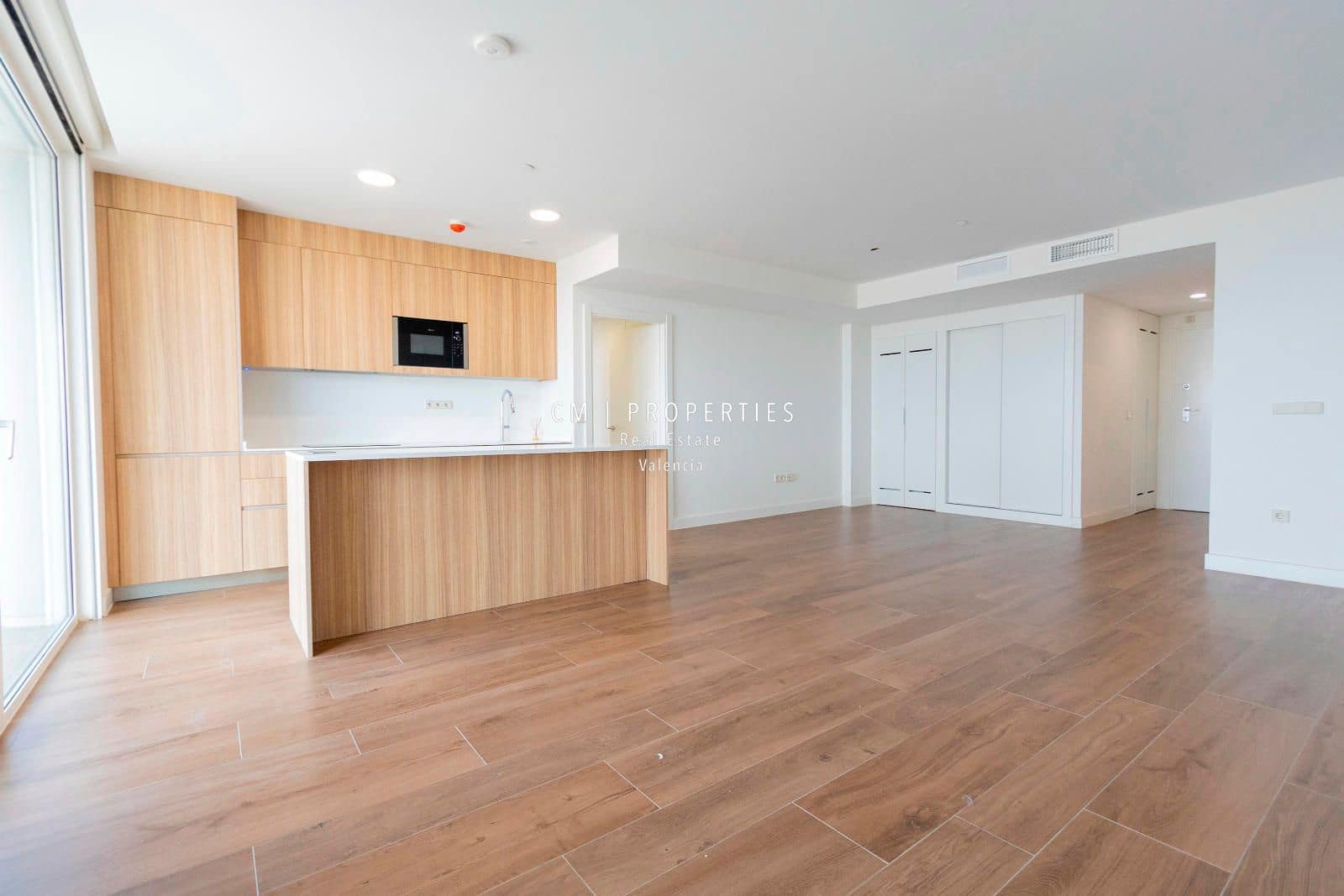 3 bedroom Flat for rent in Valencia city with pool garage - € 3,400 (Ref: 8906506)