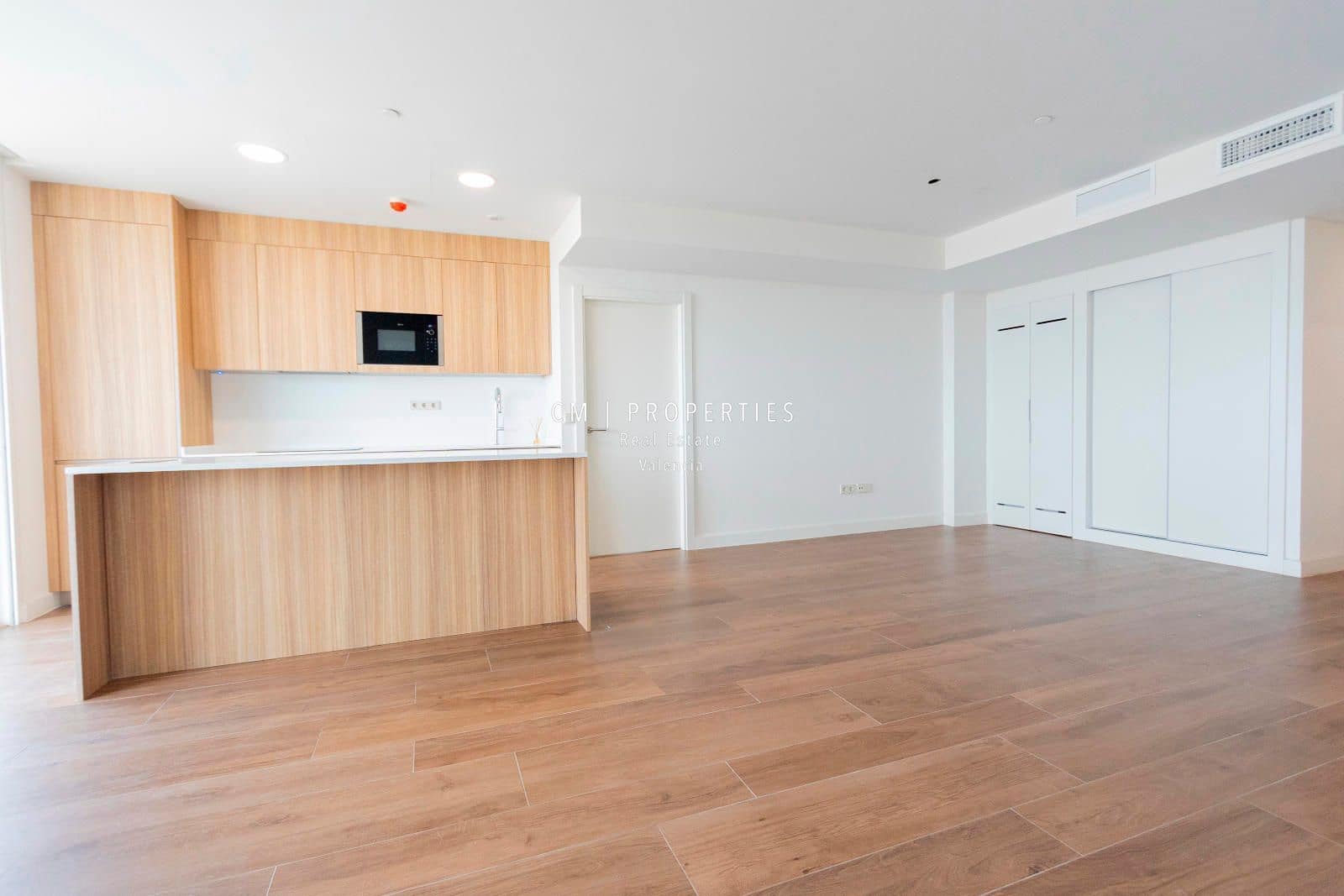 3 bedroom Flat for rent in Valencia city with pool garage - € 3,400 (Ref: 8906506)