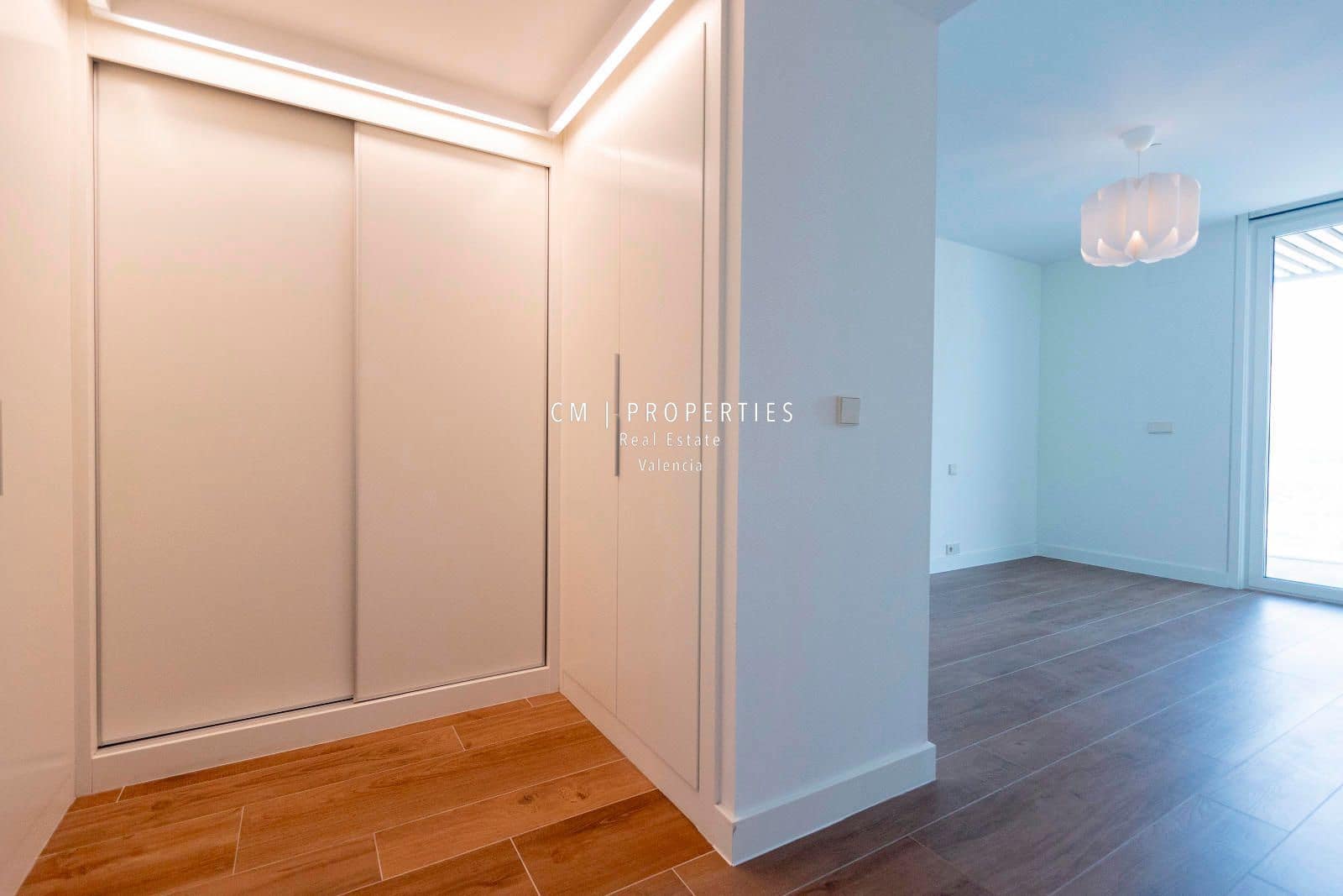 3 bedroom Flat for rent in Valencia city with pool garage - € 3,400 (Ref: 8906506)