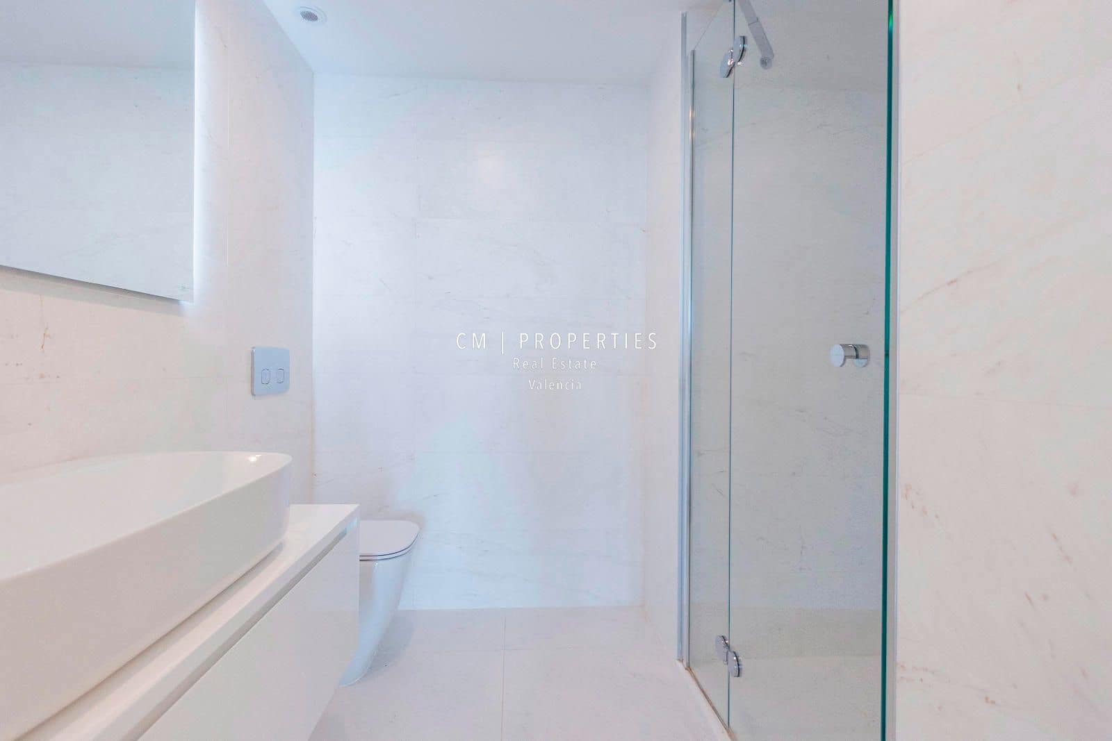 3 bedroom Flat for rent in Valencia city with pool garage - € 3,400 (Ref: 8906506)