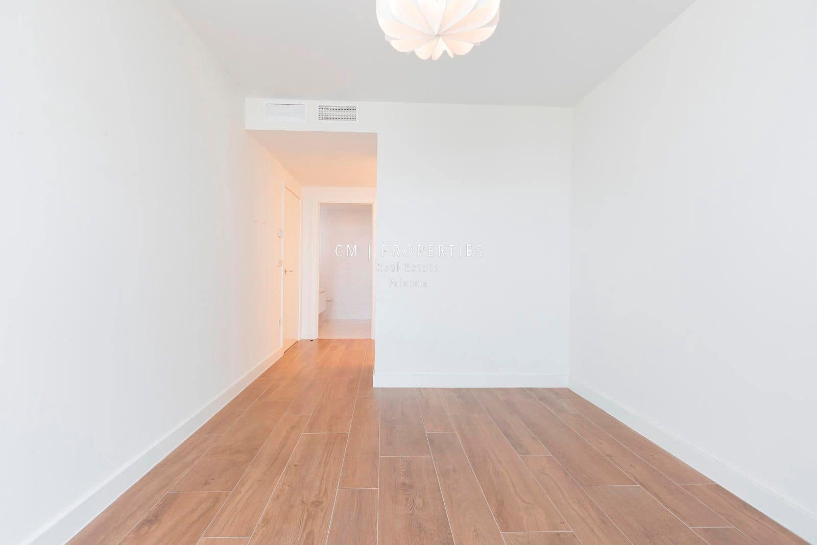 3 bedroom Flat for rent in Valencia city with pool garage - € 3,400 (Ref: 8906506)