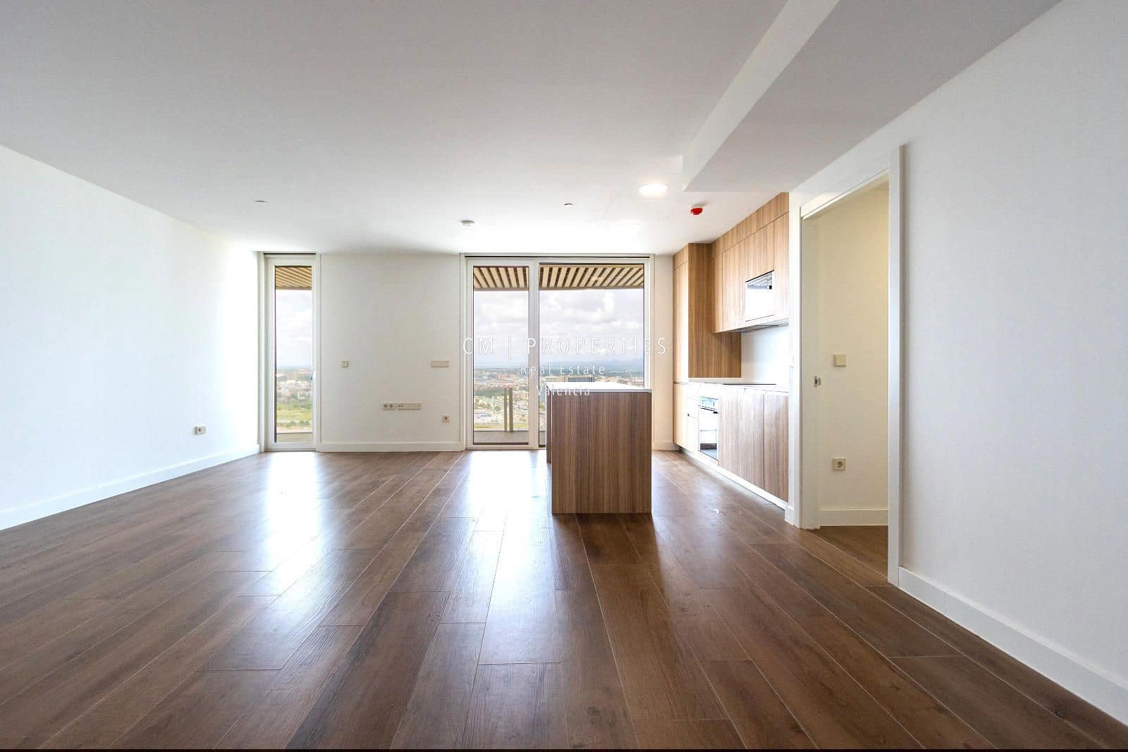 3 bedroom Flat for rent in Valencia city with pool garage - € 3,400 (Ref: 8906506)