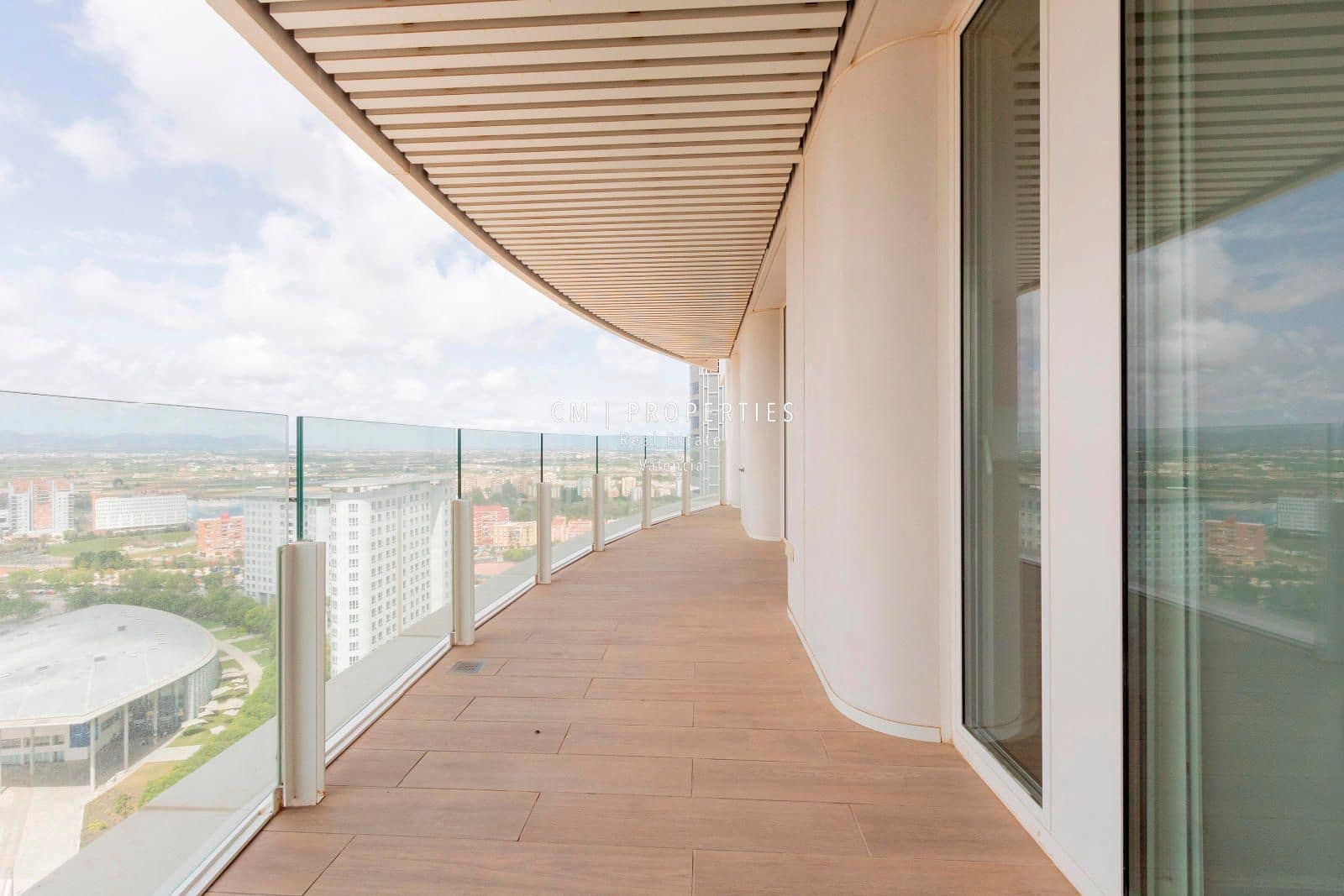 3 bedroom Flat for rent in Valencia city with pool garage - € 3,400 (Ref: 8906506)