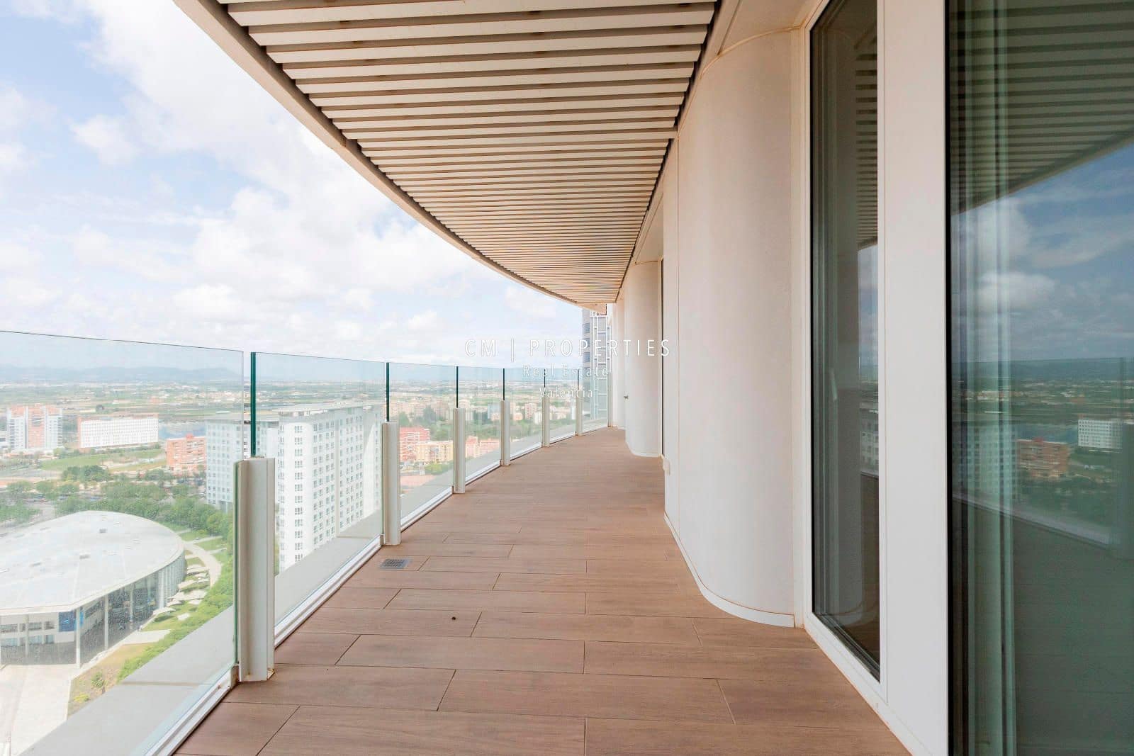 3 bedroom Flat for rent in Valencia city with pool garage - € 3,400 (Ref: 8906506)