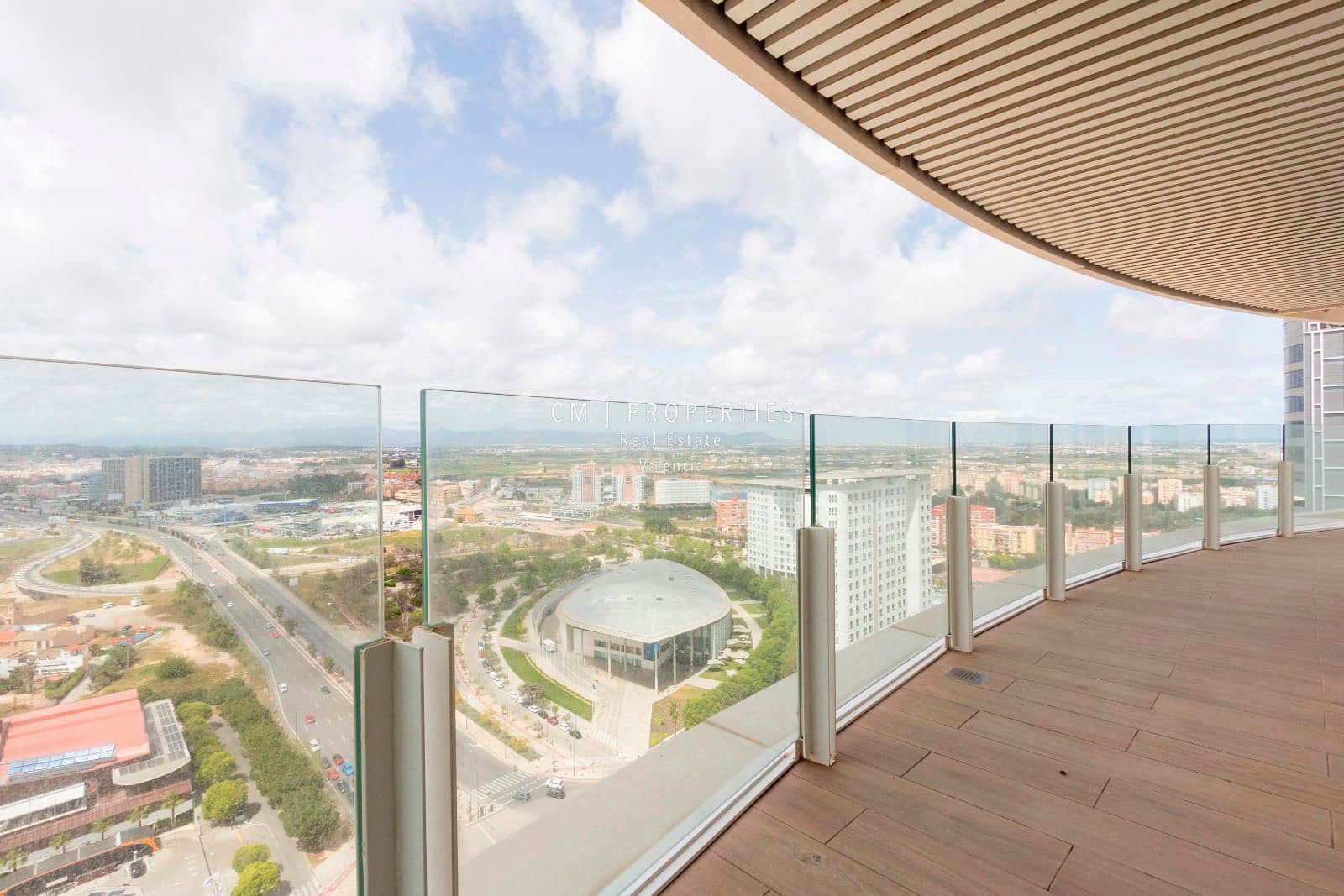 3 bedroom Flat for rent in Valencia city with pool garage - € 3,400 (Ref: 8906506)