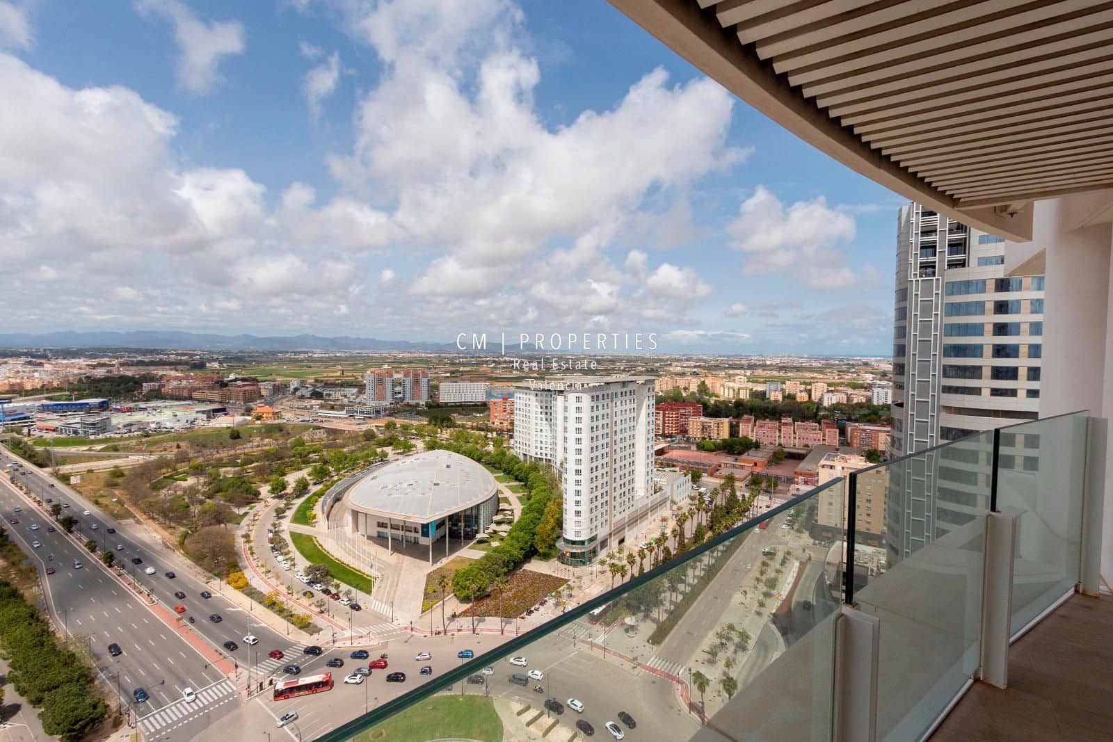 3 bedroom Flat for rent in Valencia city with pool garage - € 3,400 (Ref: 8906506)