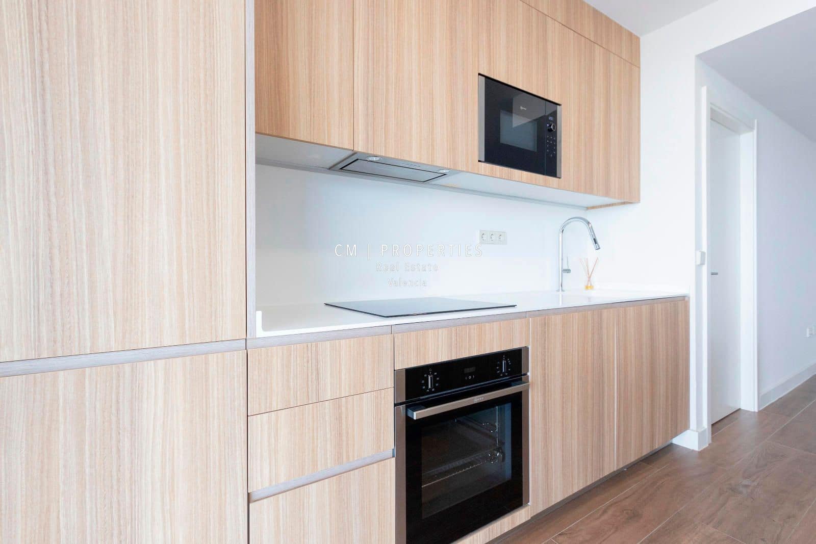 3 bedroom Flat for rent in Valencia city with pool garage - € 3,400 (Ref: 8906506)