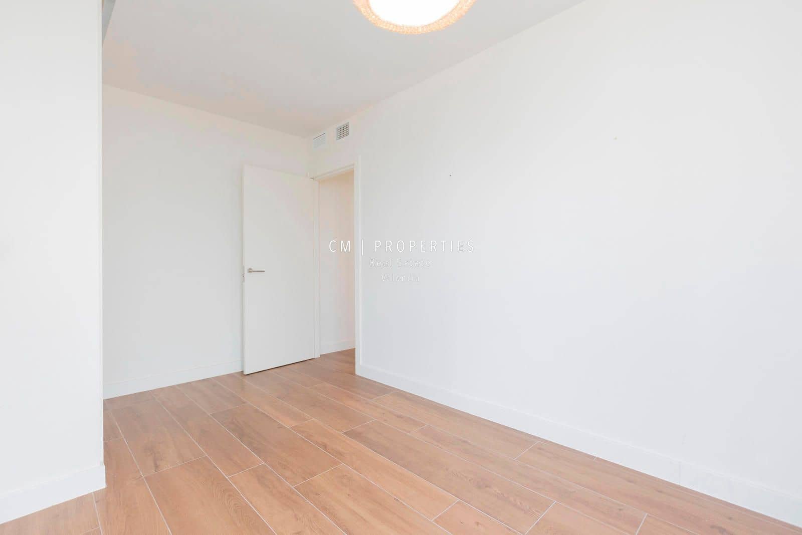 3 bedroom Flat for rent in Valencia city with pool garage - € 3,400 (Ref: 8906506)