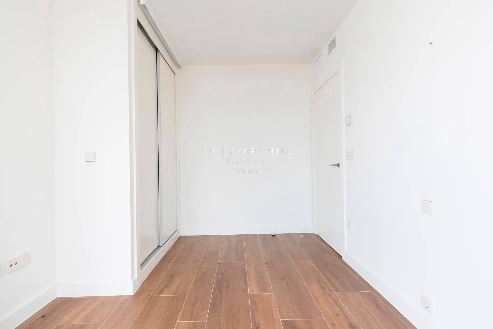 3 bedroom Flat for rent in Valencia city with pool garage - € 3,400 (Ref: 8906506)