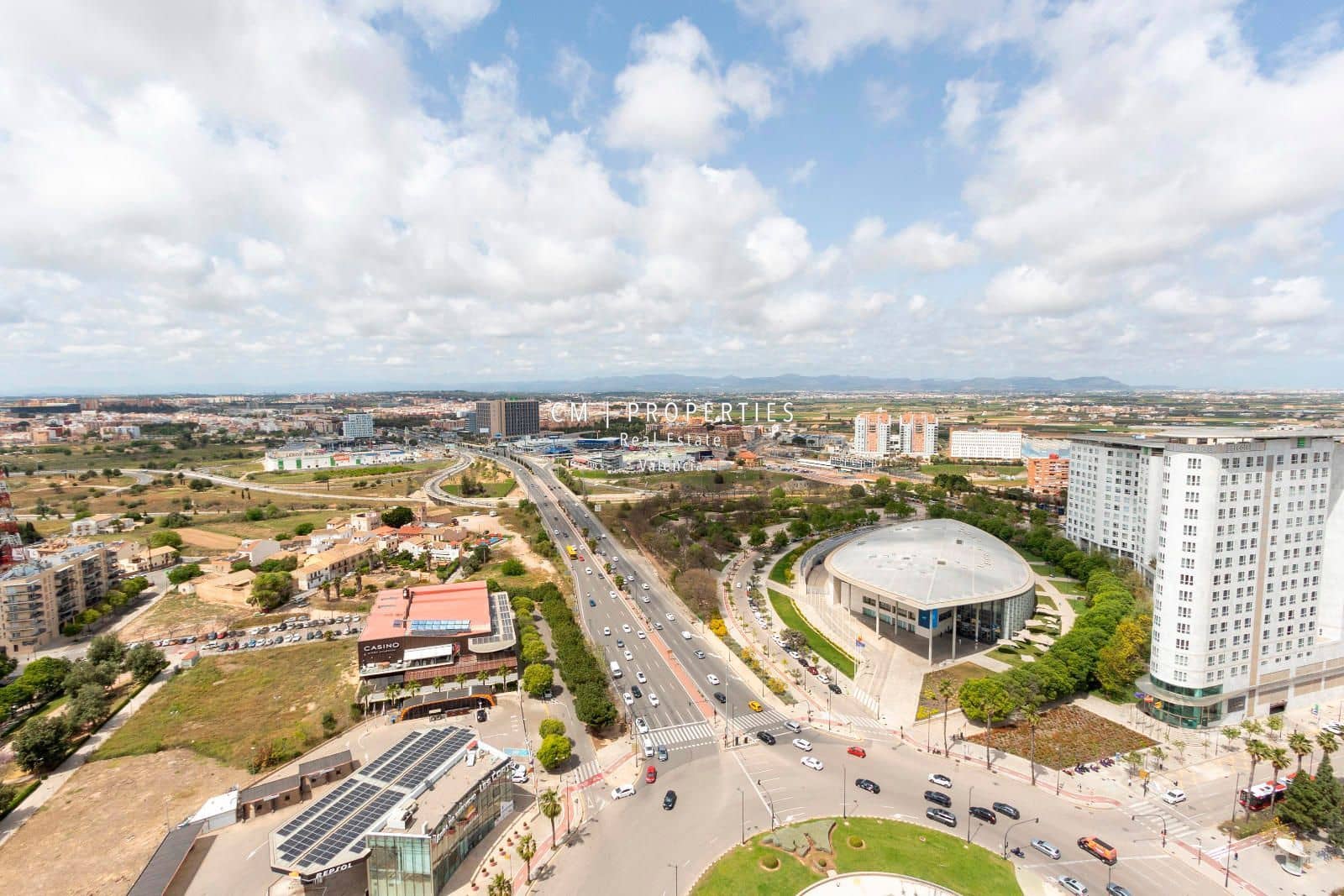 3 bedroom Flat for rent in Valencia city with pool garage - € 3,400 (Ref: 8906506)