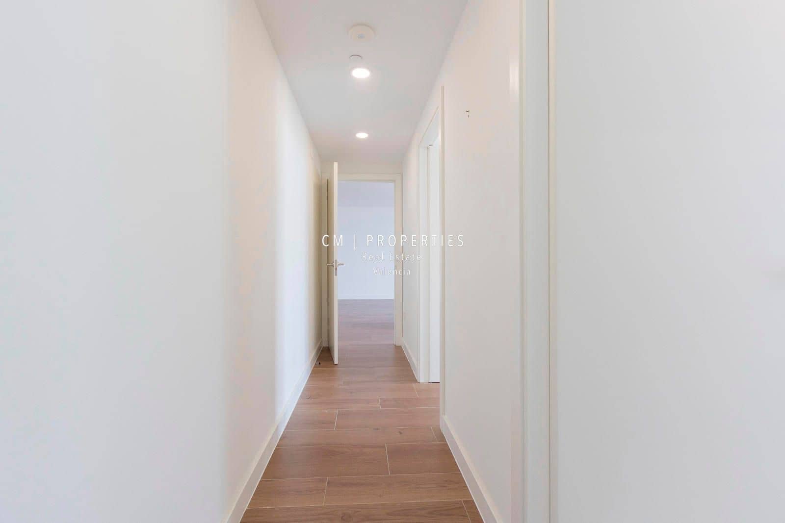 3 bedroom Flat for rent in Valencia city with pool garage - € 3,400 (Ref: 8906506)