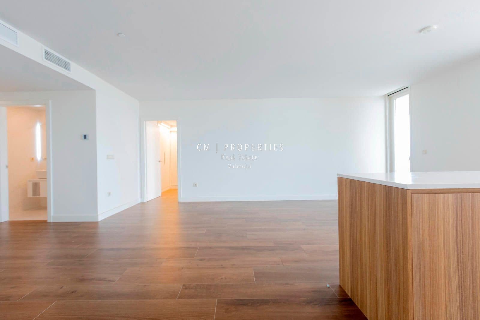 3 bedroom Flat for rent in Valencia city with pool garage - € 3,400 (Ref: 8906506)