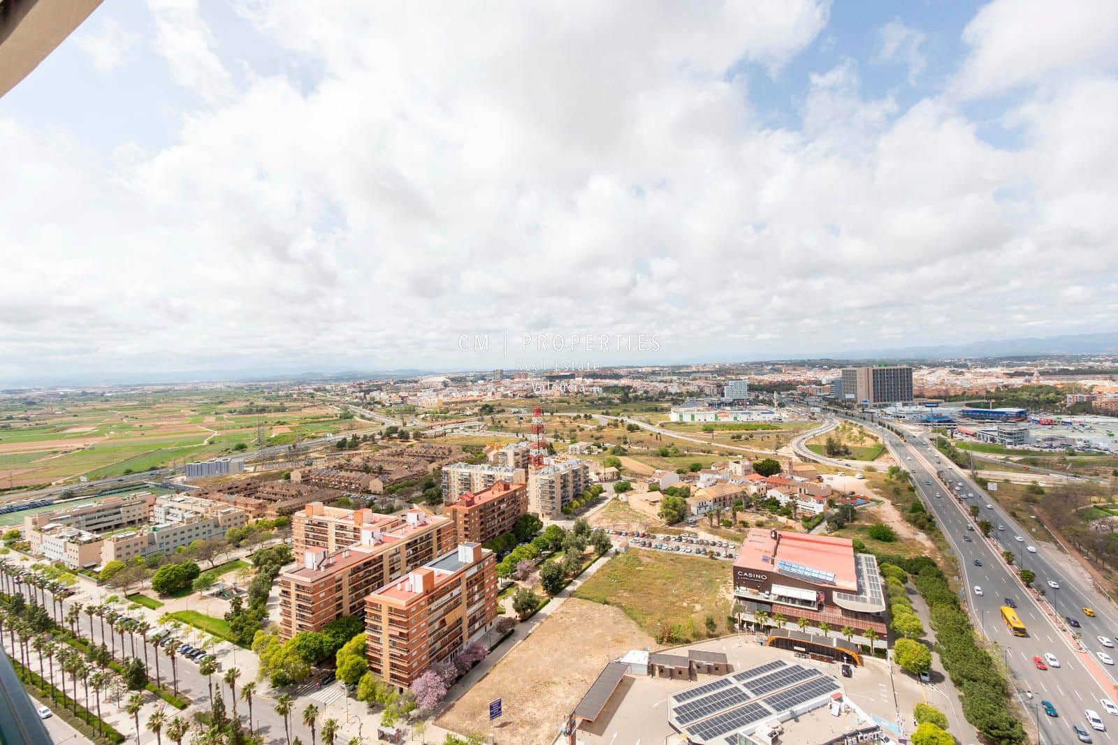 3 bedroom Flat for rent in Valencia city with pool garage - € 3,400 (Ref: 8906506)