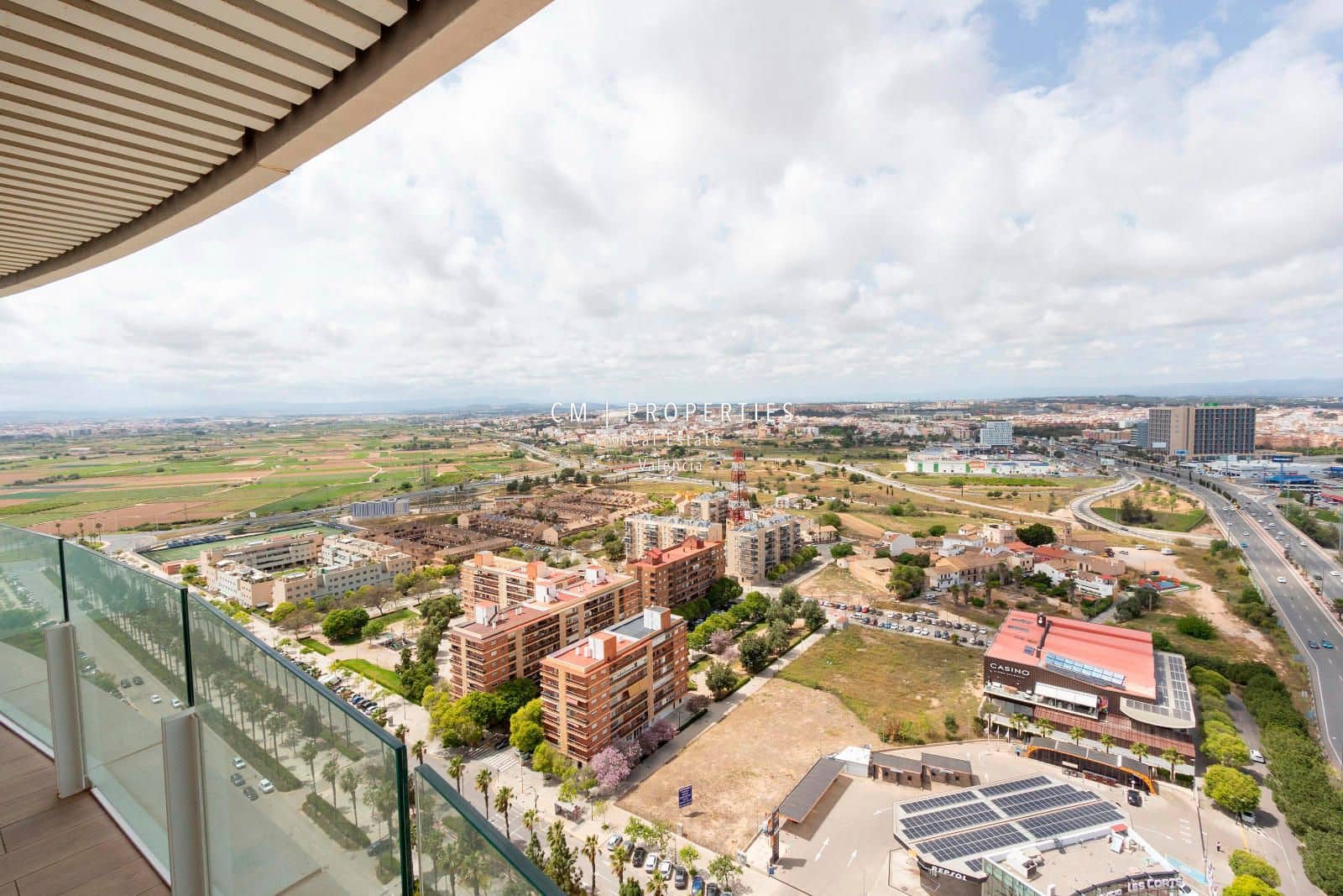 3 bedroom Flat for rent in Valencia city with pool garage - € 3,400 (Ref: 8906506)