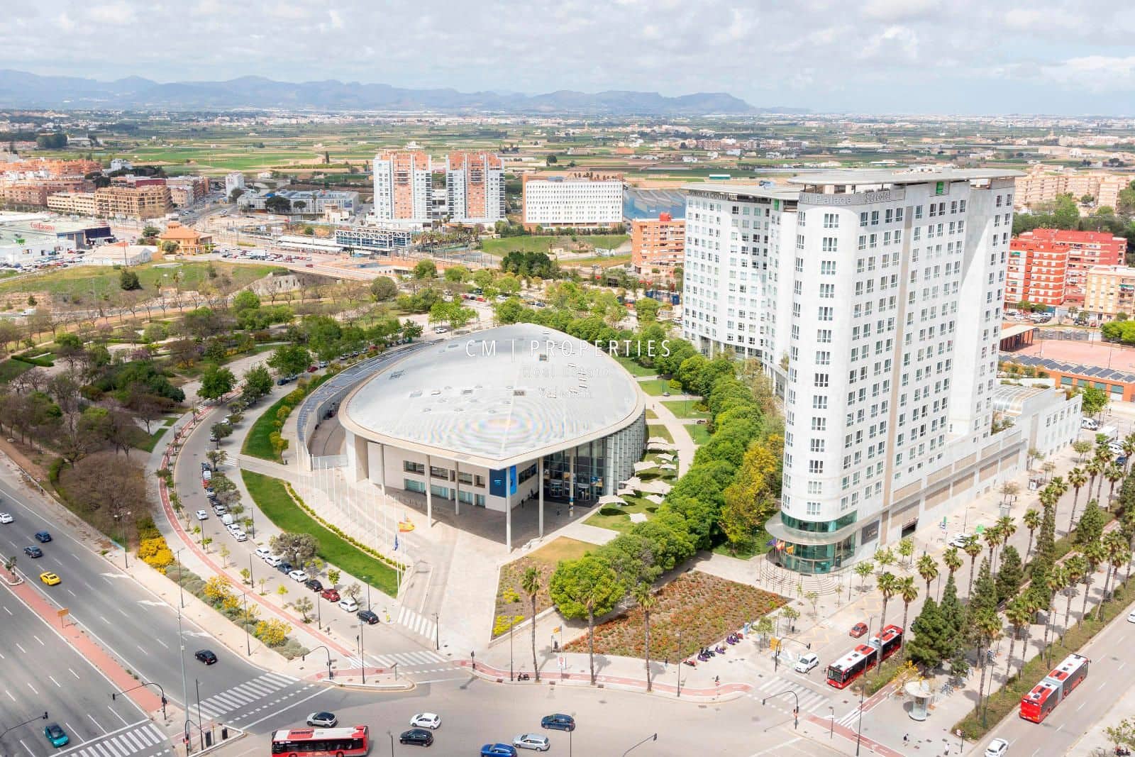 3 bedroom Flat for rent in Valencia city with pool garage - € 3,400 (Ref: 8906506)