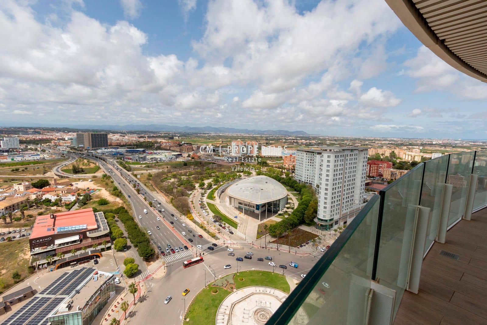 3 bedroom Flat for rent in Valencia city with pool garage - € 3,400 (Ref: 8906506)