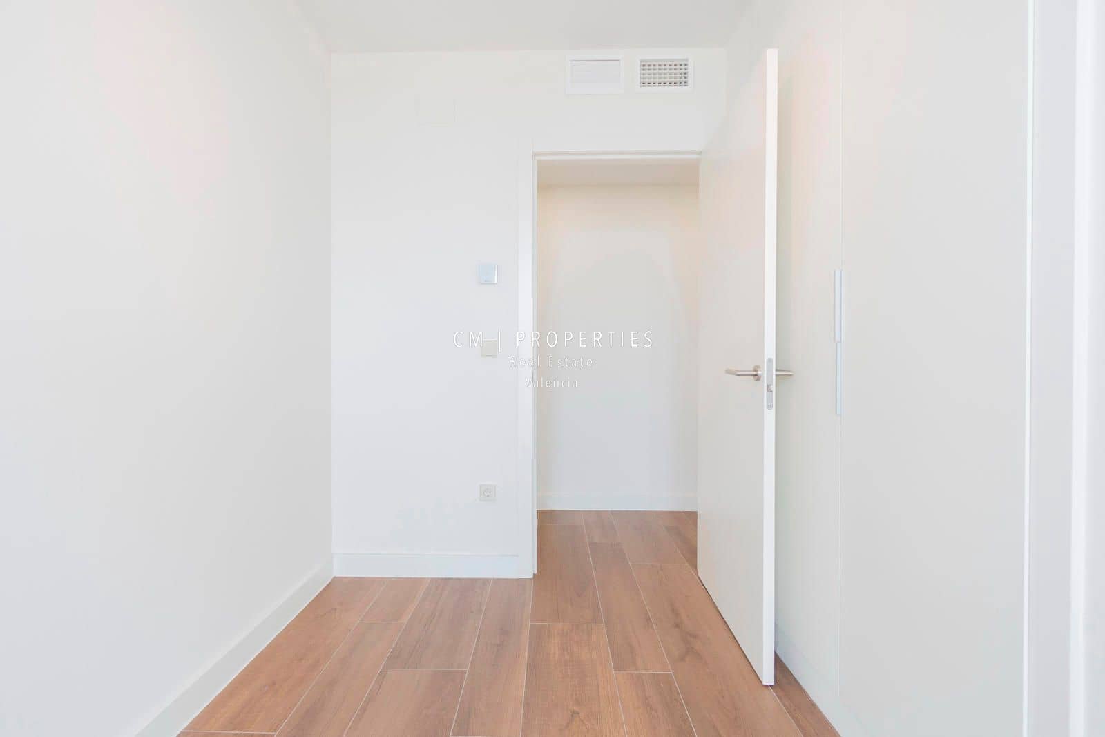 3 bedroom Flat for rent in Valencia city with pool garage - € 3,400 (Ref: 8906506)