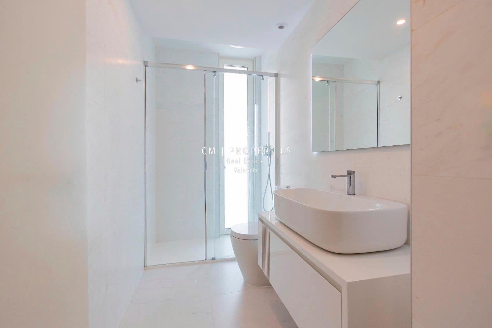 3 bedroom Flat for rent in Valencia city with pool garage - € 3,400 (Ref: 8906506)