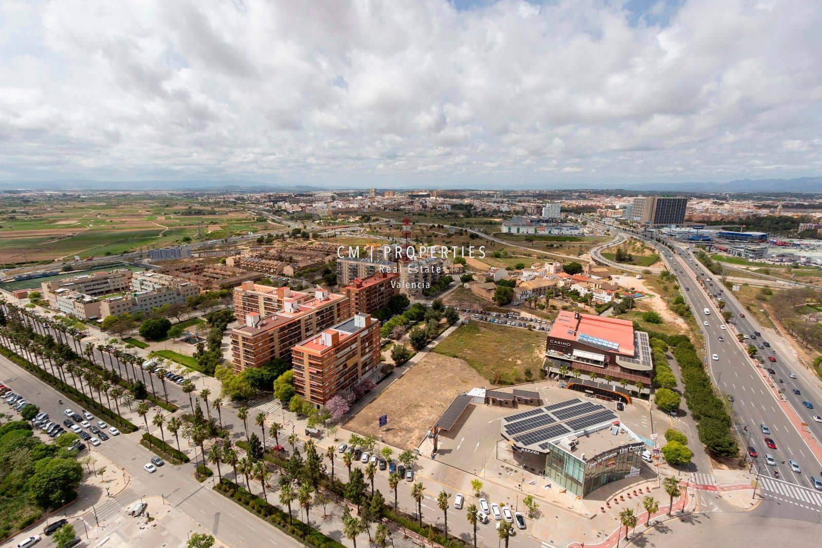 3 bedroom Flat for rent in Valencia city with pool garage - € 3,400 (Ref: 8906506)