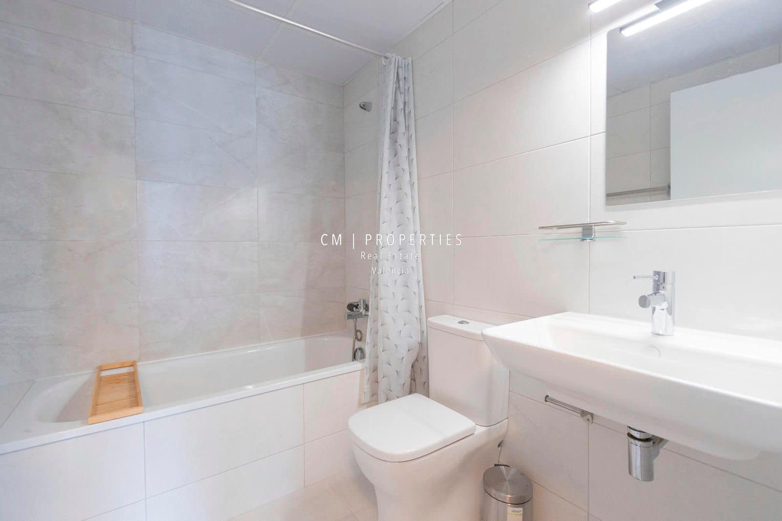 3 bedroom Flat for rent in La Pobla de Vallbona with pool garage - € 1,500 (Ref: 8925255)