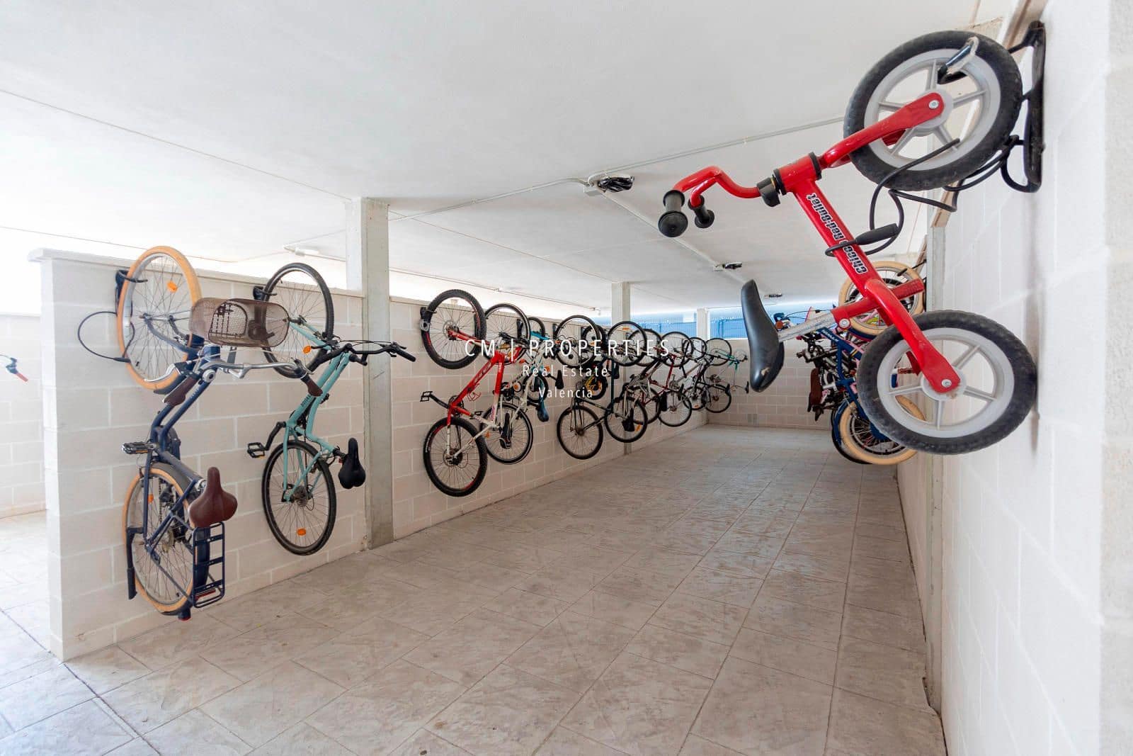 3 bedroom Flat for rent in La Pobla de Vallbona with pool garage - € 1,500 (Ref: 8925255)