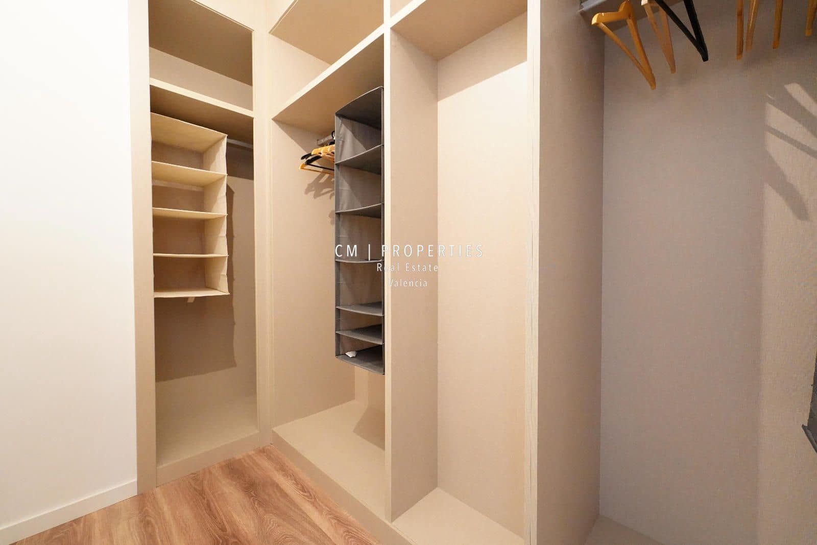 3 bedroom Flat for rent in La Pobla de Vallbona with pool garage - € 1,500 (Ref: 8925255)