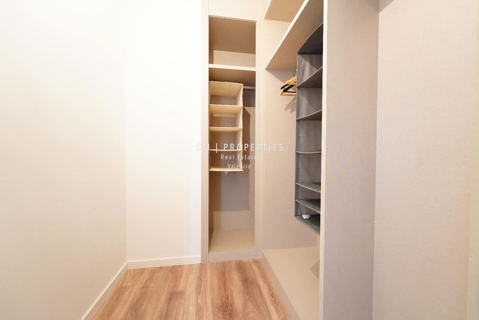 3 bedroom Flat for rent in La Pobla de Vallbona with pool garage - € 1,500 (Ref: 8925255)