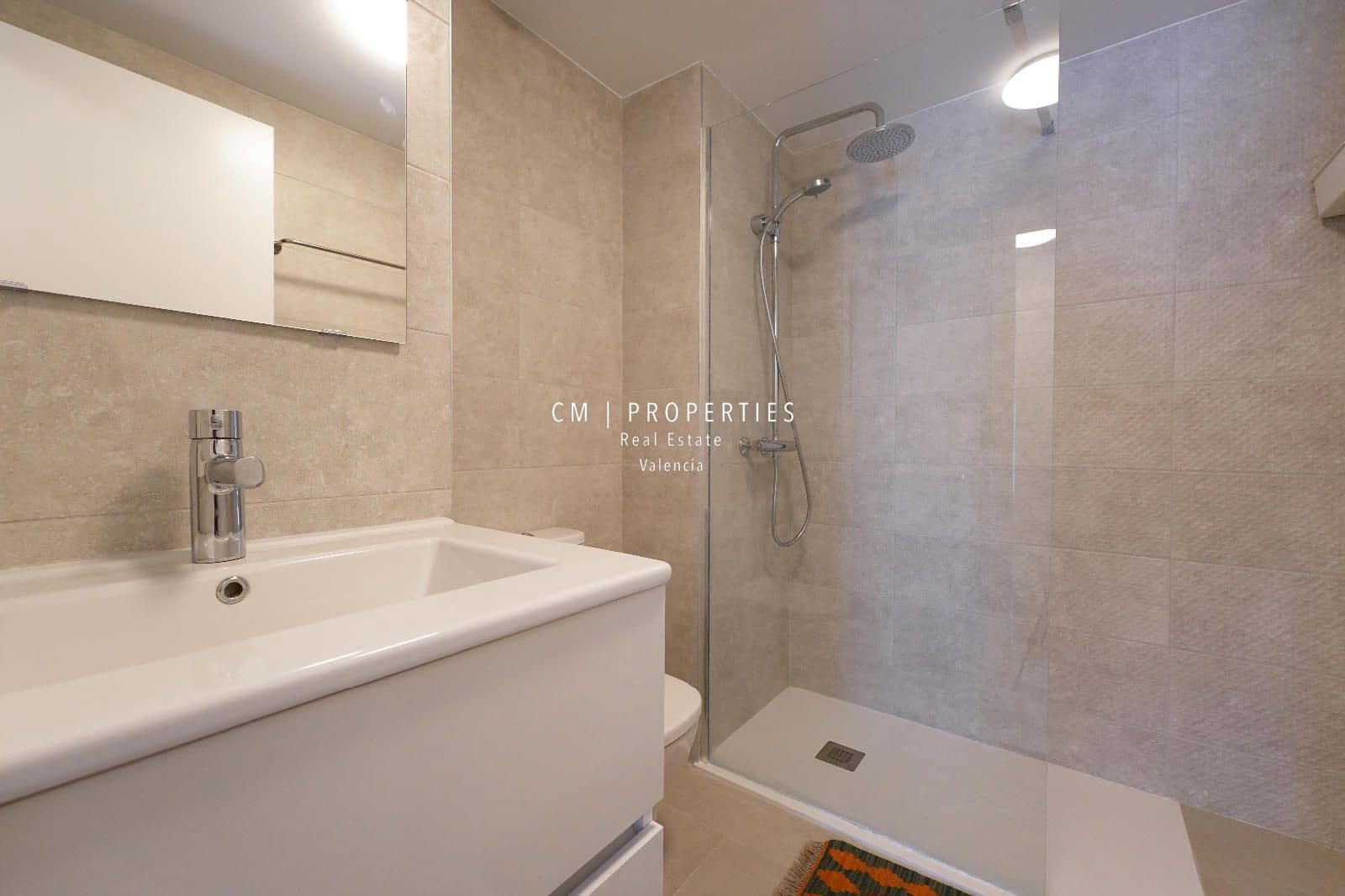 3 bedroom Flat for rent in La Pobla de Vallbona with pool garage - € 1,500 (Ref: 8925255)