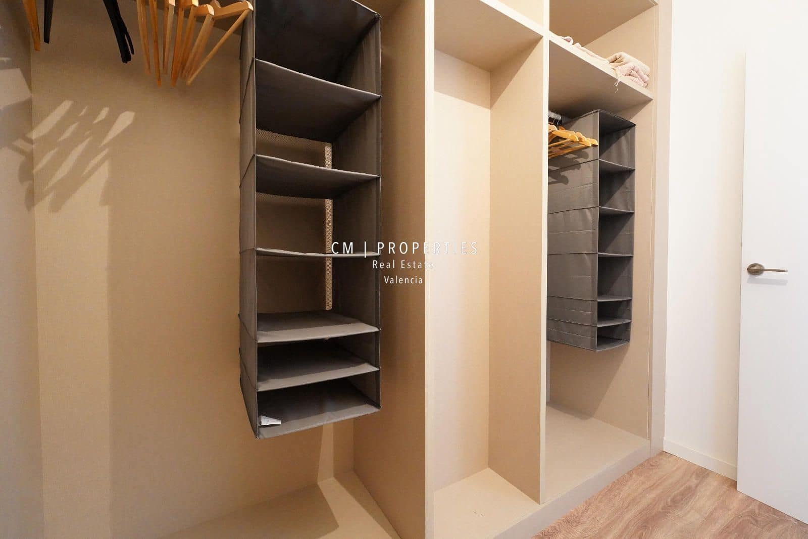 3 bedroom Flat for rent in La Pobla de Vallbona with pool garage - € 1,500 (Ref: 8925255)