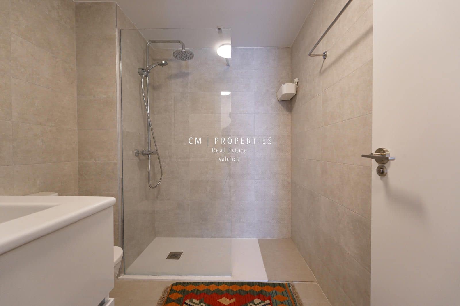 3 bedroom Flat for rent in La Pobla de Vallbona with pool garage - € 1,500 (Ref: 8925255)