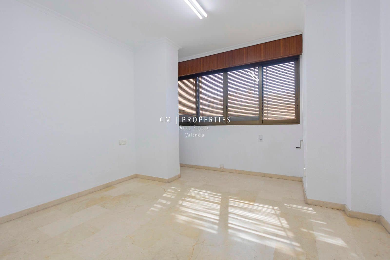 Office for rent in Valencia city with garage - € 1,500 (Ref: 8941984)