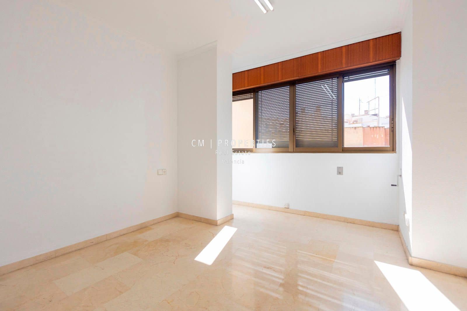 Office for rent in Valencia city with garage - € 1,500 (Ref: 8941984)
