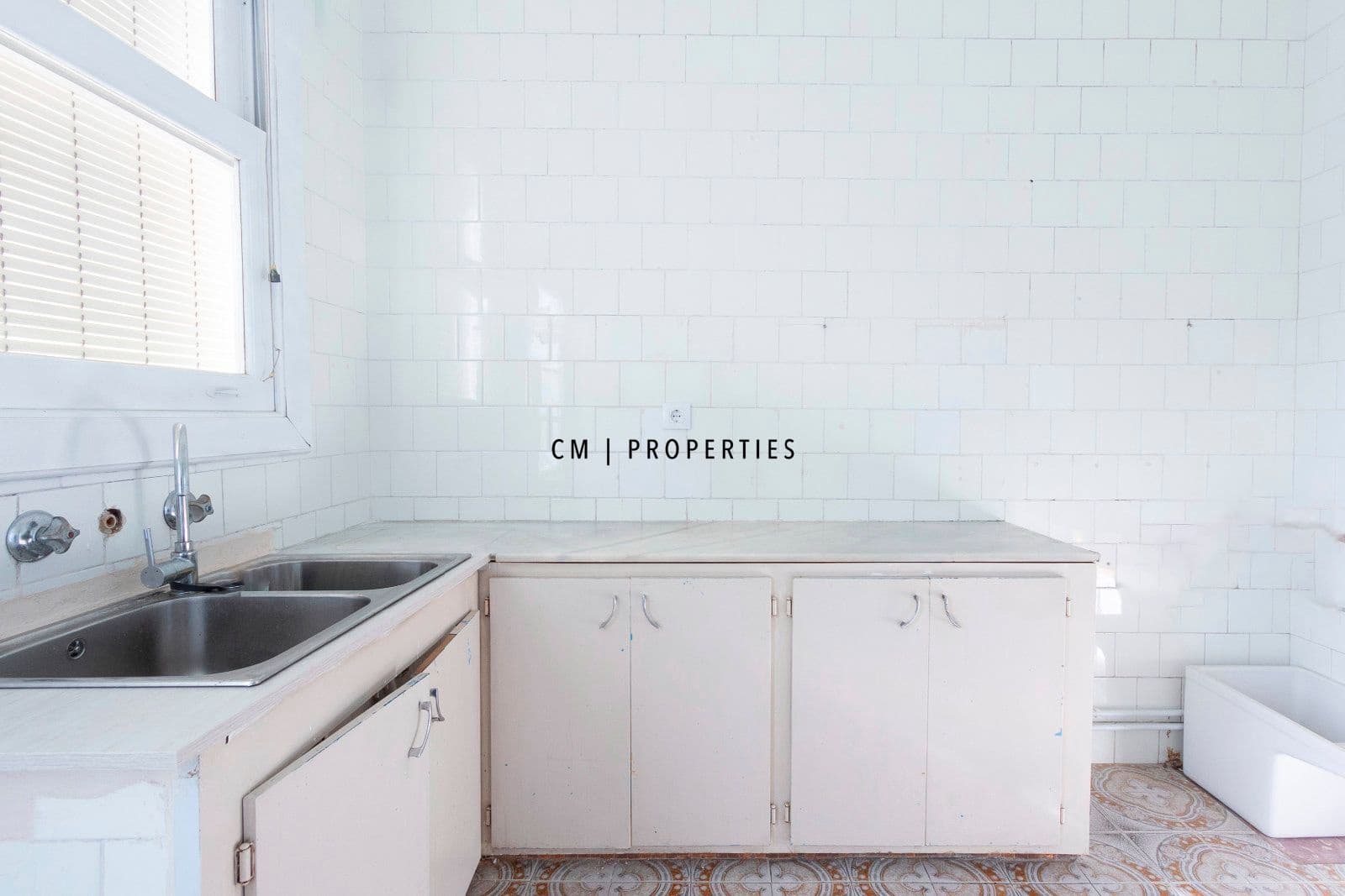 Office for rent in Valencia city - € 1,800 (Ref: 8942216)