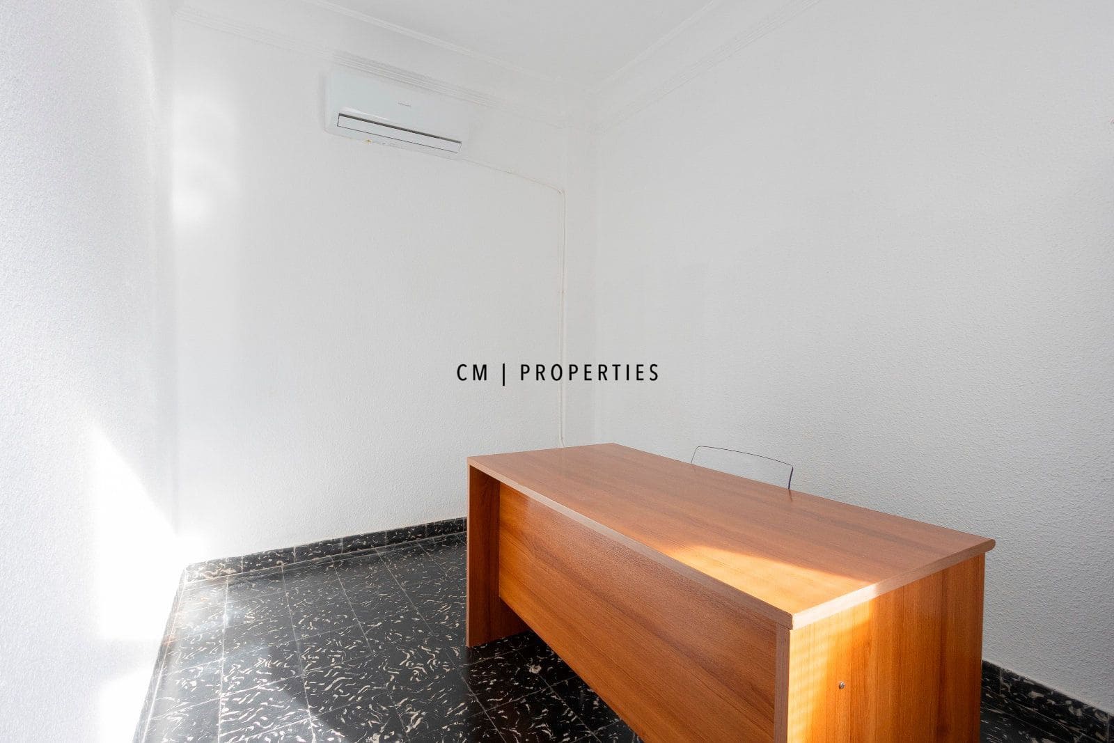 Office for rent in Valencia city - € 1,800 (Ref: 8942216)