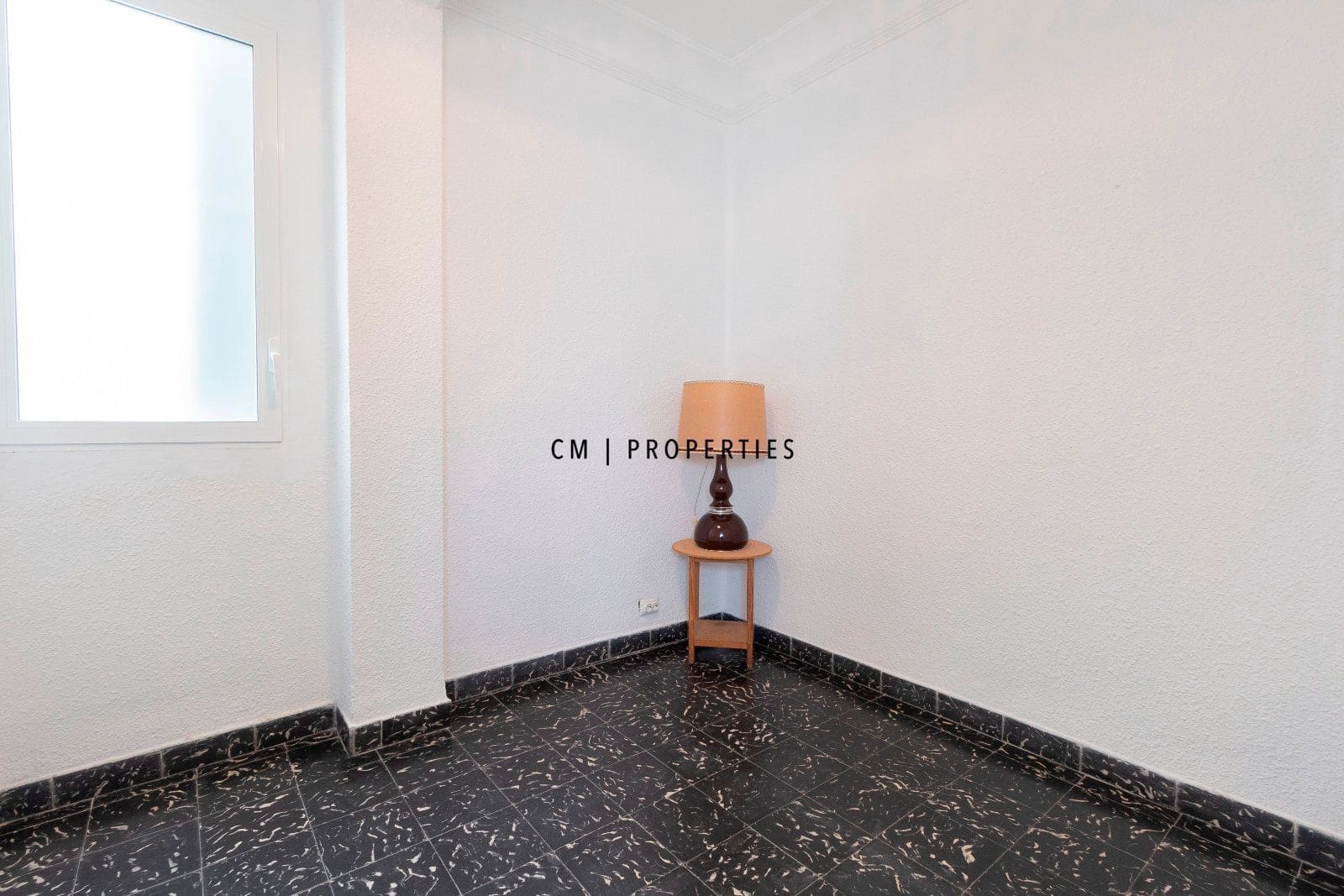 Office for rent in Valencia city - € 1,800 (Ref: 8942216)