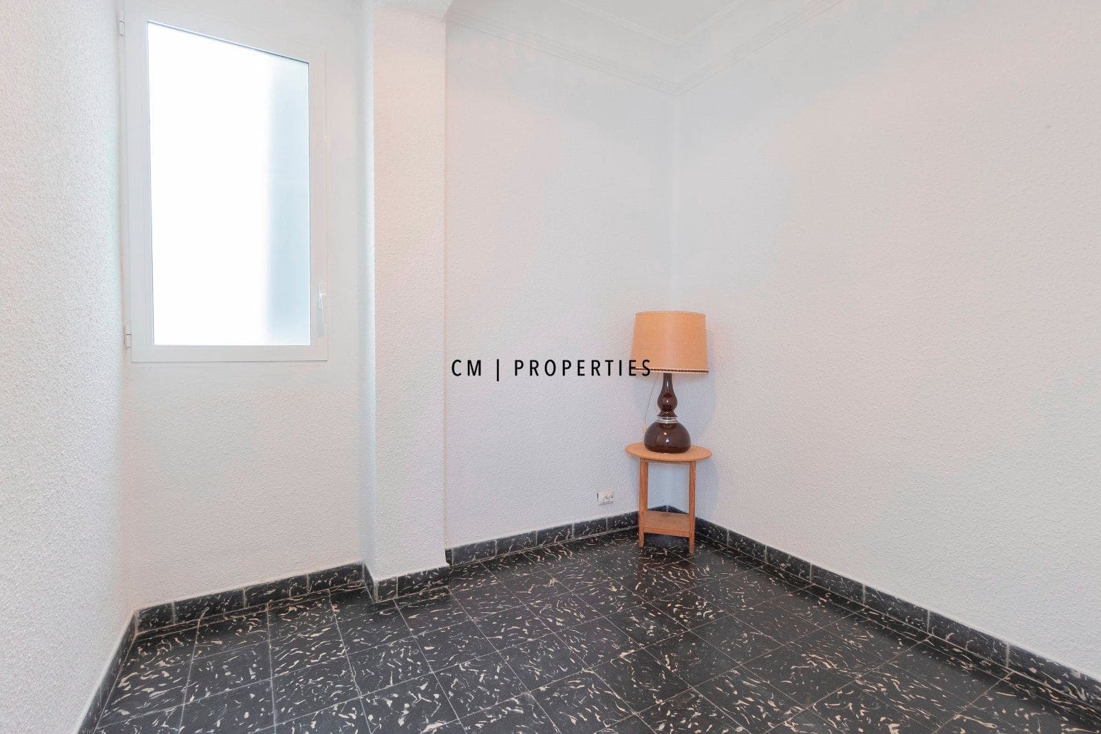 Office for rent in Valencia city - € 1,800 (Ref: 8942216)