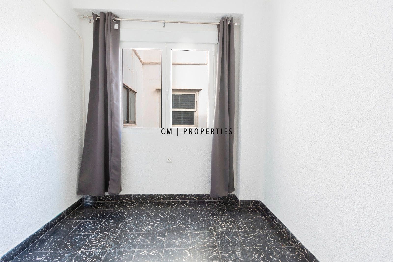Office for rent in Valencia city - € 1,800 (Ref: 8942216)