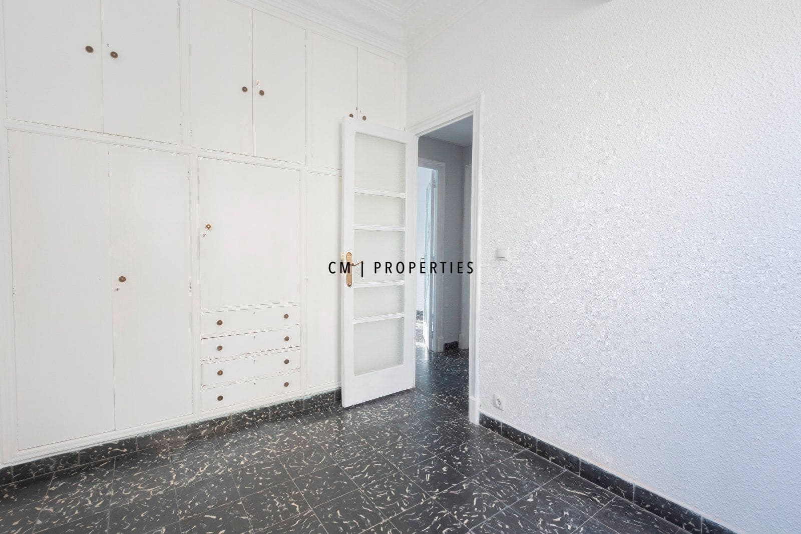 Office for rent in Valencia city - € 1,800 (Ref: 8942216)